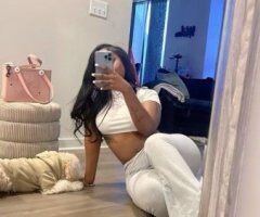 Albuquerque Female Escort — Pretty petite bombshell, 40+ - Image 1