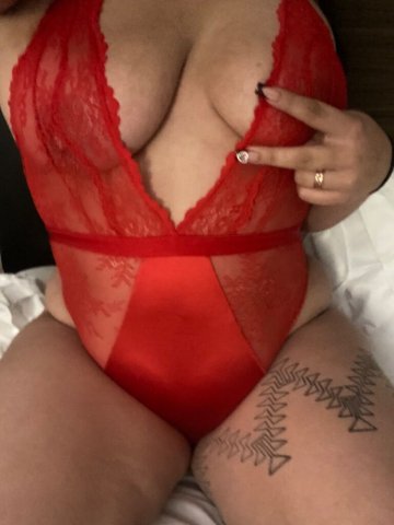 Wet Exotic Playmate (21) — Squirter, Dom/Sub, Overnights - 1