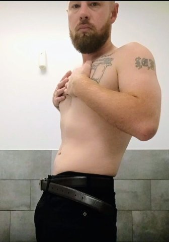 Professional and cordial — toned athletic build - 1