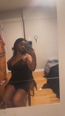 Denver Soft-Spoken Escort — Smooth Curves, Conversation, Outcalls - 1