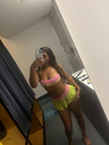 Bakersfield Female Escort — CarPlay Outcalls & Quick Visits - 1