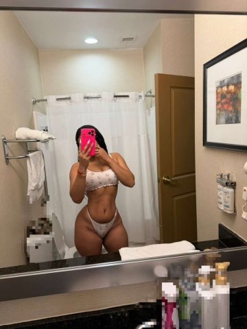 Chicago, IL Female Escort — In-call erotic massage, BJ & oral - 1