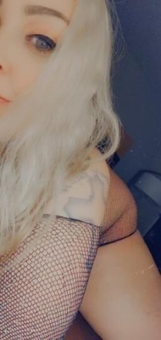 Tacoma Curvy Blonde Escort — Fan Accounts on TNA & Fans.ly - 1