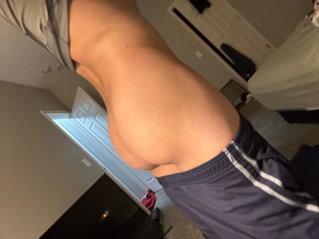 Chicago Male Escort — Text or Call Me, I’ll Drive to You Free - 1