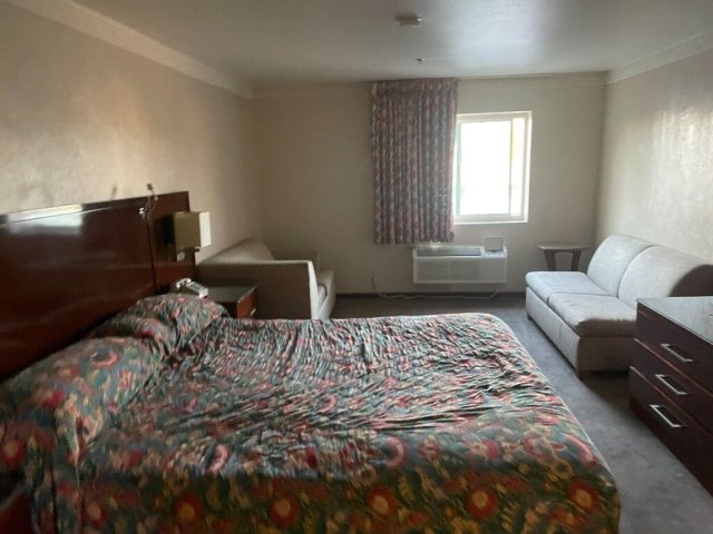 San Fernando Valley Male Escort — Condom-only top service - 1