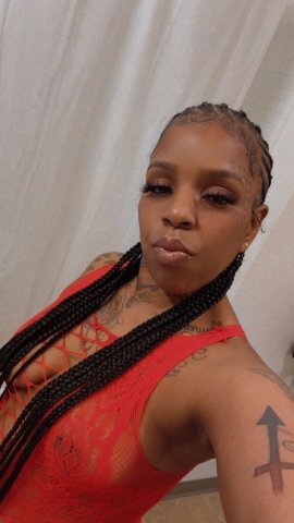 New in town Amber — Santa Barbara Outcall Escort - 1