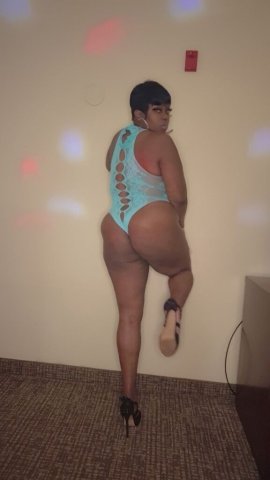 Charleston, SC Premium Female Escort — Mesmerizing Eyes & Curvy Experience - 1