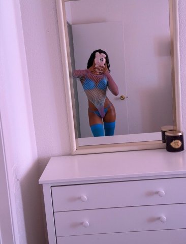 Long Island NY Female Escort — attentive, un-rushed pampering - 1