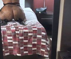 Chicago escorts - Edgewater Area Outcalls Only — “Super Soaker” Hydration + Fetish-Friendly Service