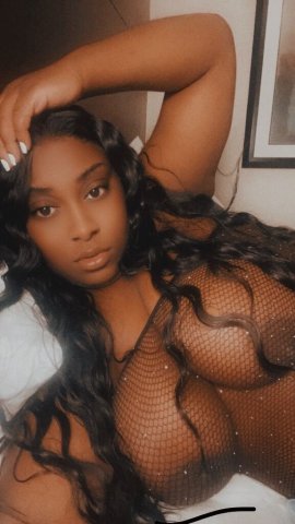 Bozeman Curvy Escort — Thick Thighs & Pretty Eyes - 1