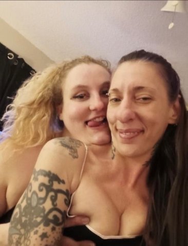 Cum tagteam with my girlfriend for birthdays (Tampa) — 2 girls, 1 price - 1
