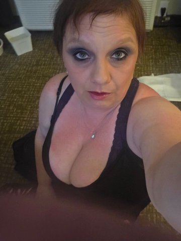 Mature Female Escort in Olympia, WA (No Anal) — 160/hr & 240/hr - 1