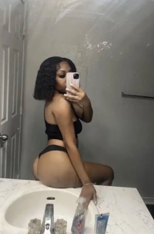 Wichita Kinky Queen — DOM provider with fetish sessions - 1