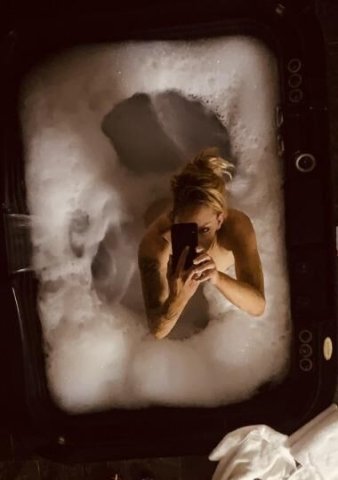 Concord CA Hott Milf Escort — Text me 39 - 1