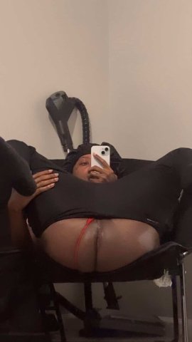 Toledo OH Male Escort — King offers 30-min or 1-hr sessions - 1