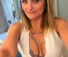 Evansville escorts - Trixie Is Back — Older Woman Looking for Serious Messages (Evansville, IN)
