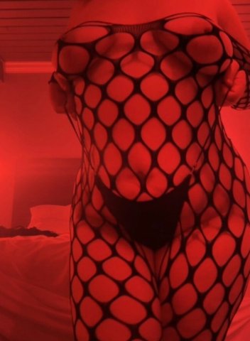 Queens Village Italian Curvy Escort — In-call - 1