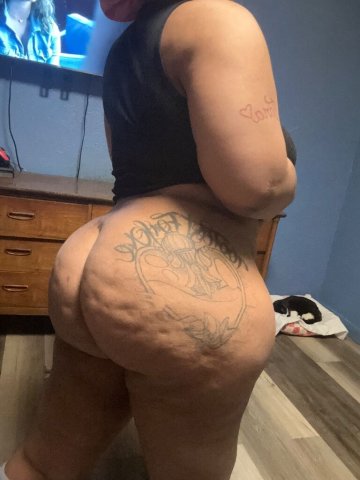 Milwaukee WI Female Escort — Wet Clean Pussy Service - 1