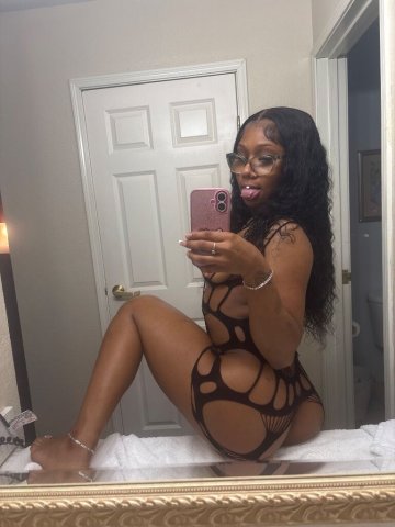 Small petite escort for discreet adult video verification — Cincinnati, OH - 1