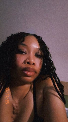 Hazel Lynn — Dream theme outcalls, green eyes & petite curvy vibe - 1