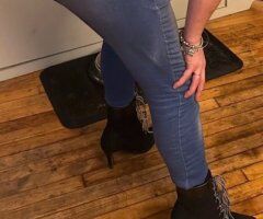 St. Louis escorts - St. Louis Head Goddess Female Escort — Tongue Ring, 32DD Pierced Nips