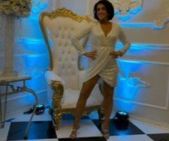 Las Vegas escorts - Well-put-together mature woman escort with curves & great smile