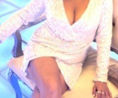 Well-put-together mature woman escort with curves & great smile - Image 3