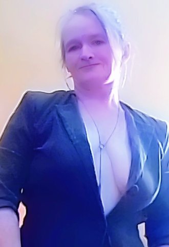 Louisville Outcalls Only Escort — Scarlet Red - 1