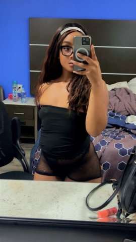 Sacramento Petite Female Escort — discreet outcalls & cardates - 1