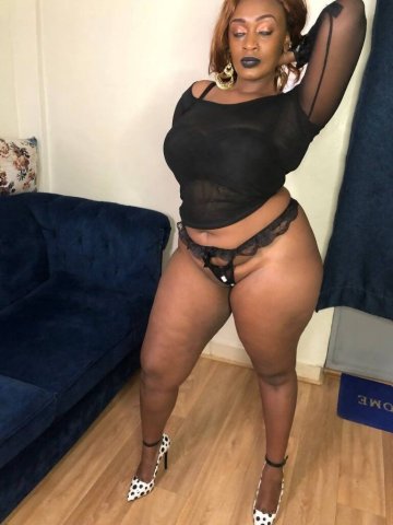 Easygoing, friendly escort for discreet conversations - 1