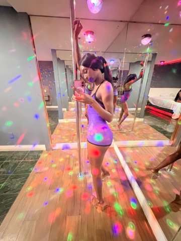 Sexyyy Slim Barbie — FaceTime shows, foot fetishes, and throat goat - 1