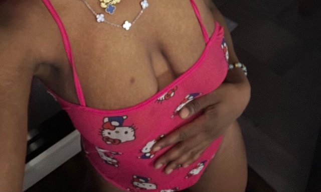 Queens Chocolate Freak Escort — Sweet, Wet & Sexy - 1