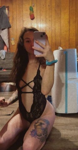 Young Escort (26) for Outcalls, Facetime Shows & Content - 1
