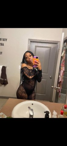 PrettyFreak Incalls — Two-girl specials & discreet wet setup - 1