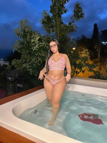 Pierre, South Dakota Female Escort — discreet private space sessions - 1