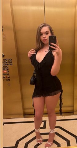 Ashley in Roseburg, Oregon — Fun, Upscale Escort Service (Overnight Specials) - 1