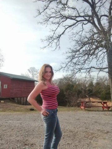 South Bend IN Country Girl Seeking a Country Boy - 1