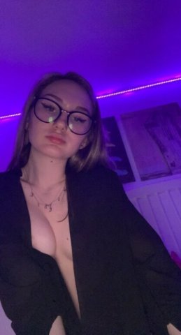 22yo Fun & Flirty Babe — 1HR Special, car meets or incall/outcall (text only) - 1