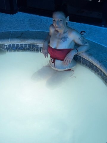 Aurora In-Calls in Brentwood by The Galleria — Discreet & Clean - 1