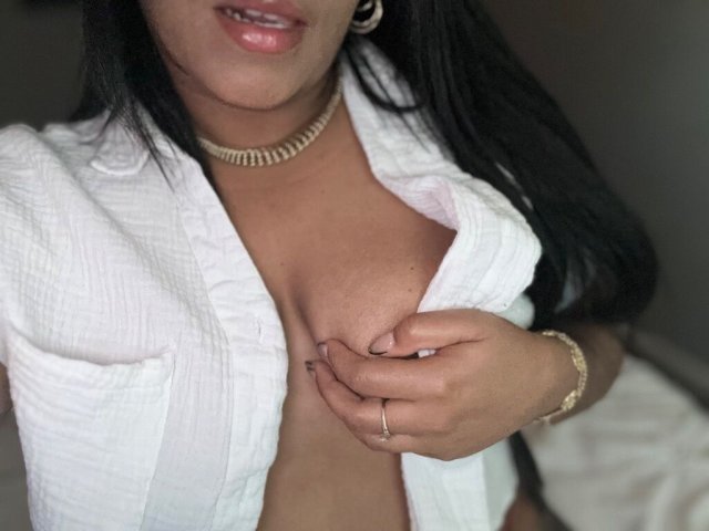Latina Curvy Escort (28) — Lincoln, Nebraska - 1