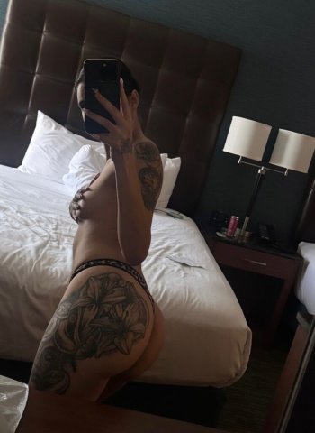 Fort Worth Female Escort — Outcalls, car dates & foot/wet play - 1