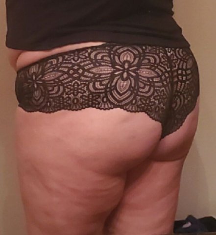 Las Vegas Female Escort — Pizza & wings date deal - 1