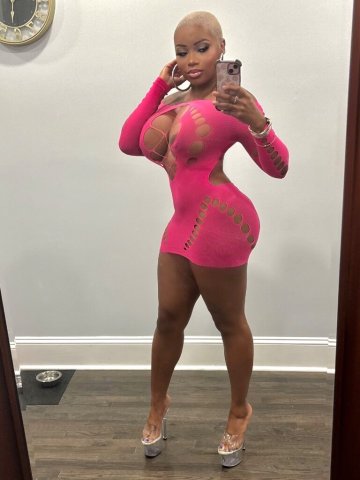 Chicago Outcalls — Short-Haired Trinidadian Squirter (FaceTime + Foot Fetish) - 1