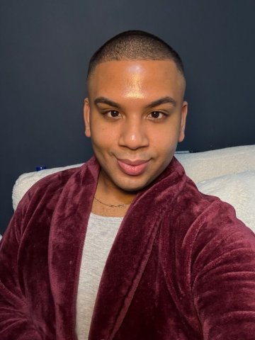 Queens Fem Boy Escort — classy fem boy with a naughty side - 1
