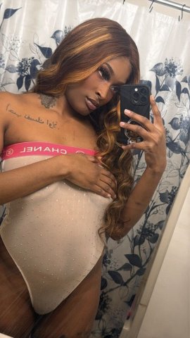 Seattle Female Escort — Slim In-Calls & Outcalls, Foot & Fetish-Friendly - 1