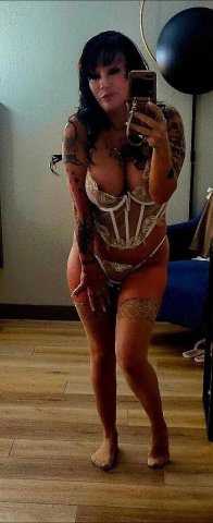 Pullman Mature Female Escort — Unrushed Mutual Experience - 1