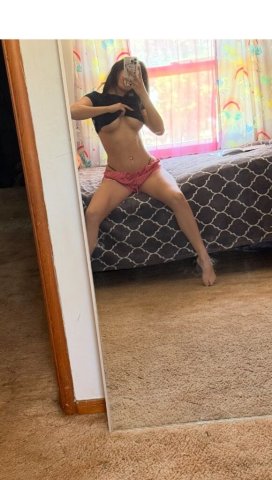 Petite Latina Escort in Los Angeles (Outcalls Only) - 1