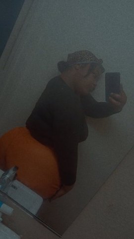Louisville KY Female Escort — Content & Collabs, Soaking Kitty - 1