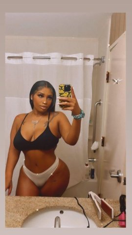 Navy Yard In-Call — Dominican Escort for Solo Visits - 1