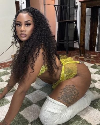 Upscale Latina Mami (Incall) — 24 - 1